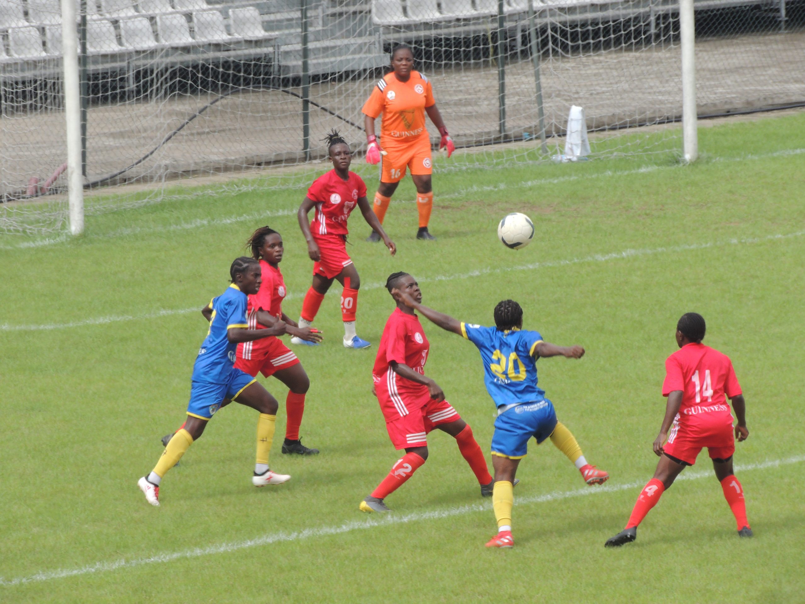 Read more about the article 🇨🇲Guinness Super League J16⚽: 0-3, Caïman FC à la ramasse face à FC EBOLOWA.